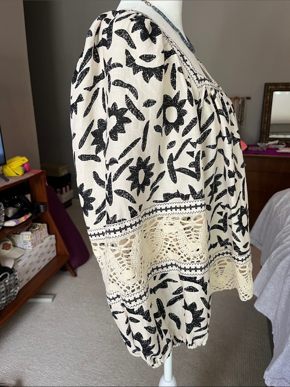 Flowy Linen Top Crochet Trim Cream Black XL - Picture 6 of 9